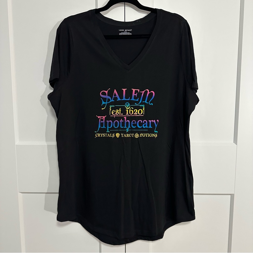 Lane Bryant Salem Apothecary Halloween Spooky Season V-Neck Tee, size 14/16